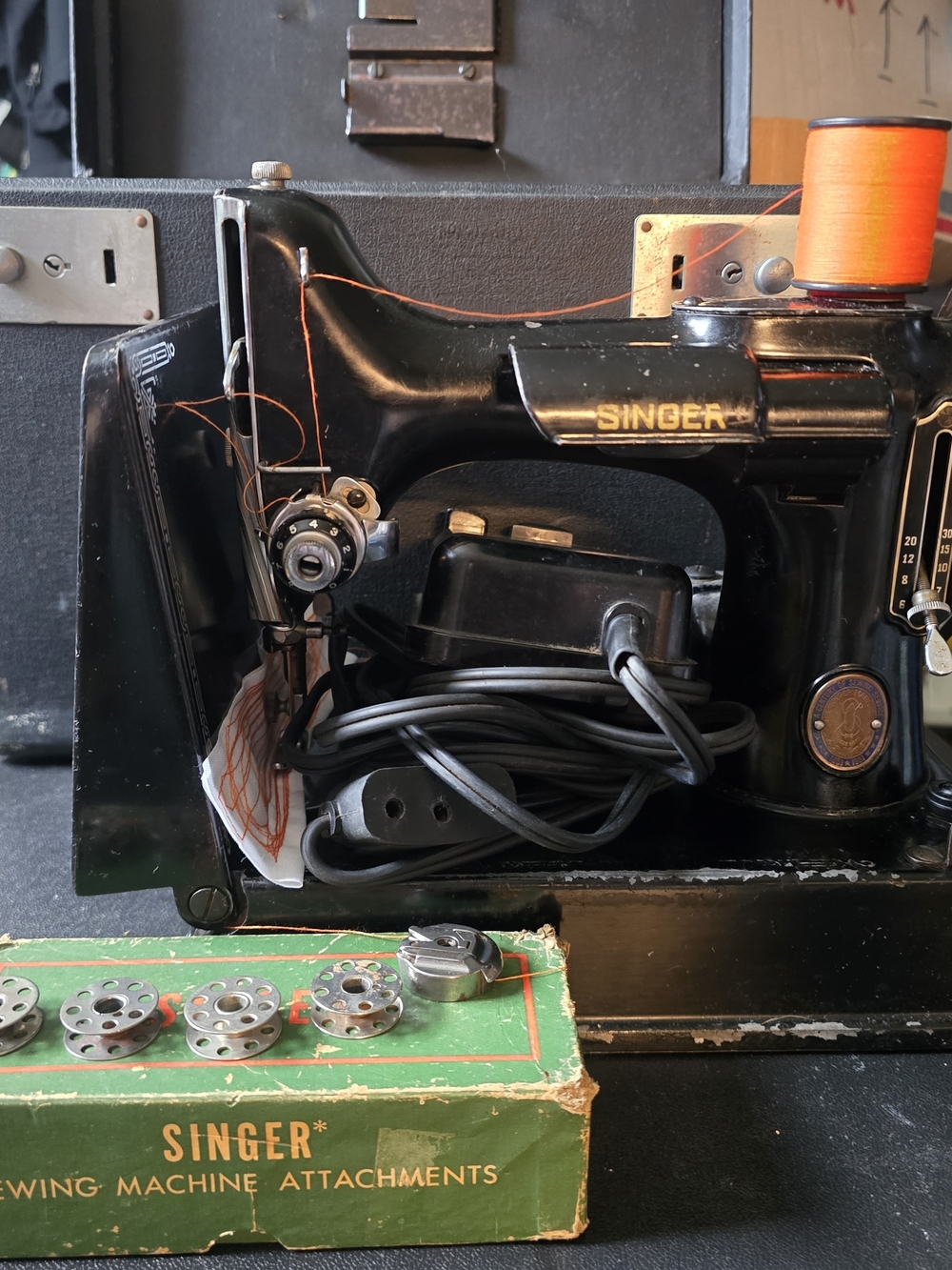 Singer Featherweight 221 301 401  Sewing Machine And Vintage